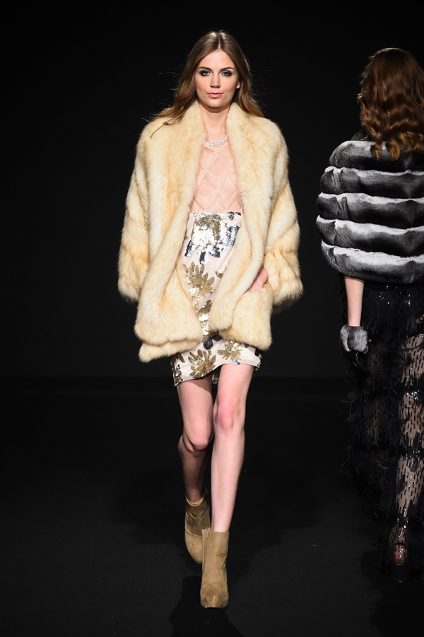 ロイヤル チエ 2017-18年秋冬コレクション - 赤からはじまるフェミニン