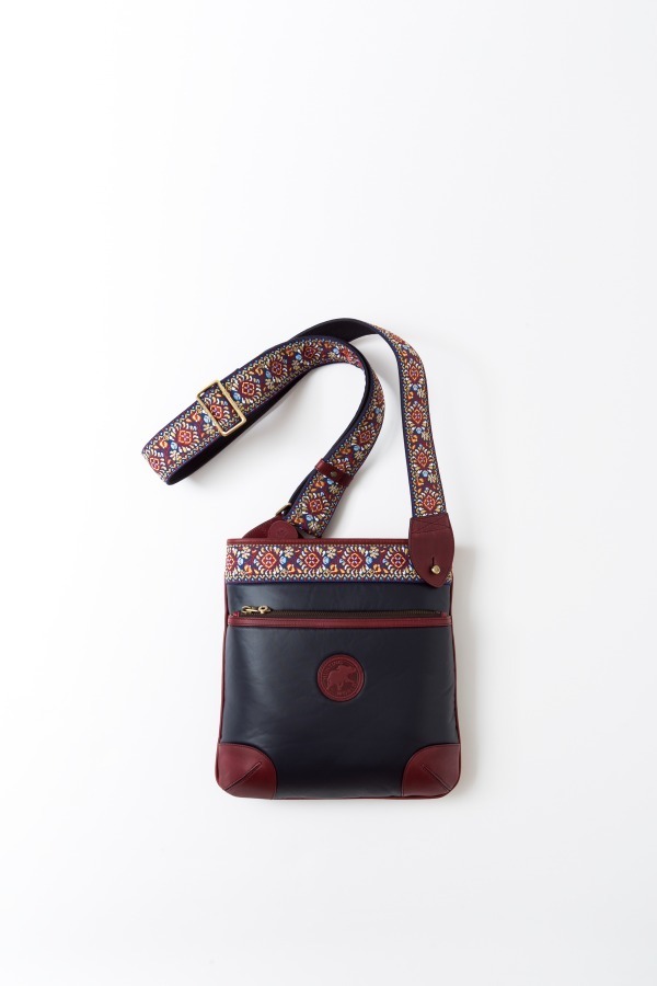 ハンティング・ワールド「バチュー サーパス」をギターストラップで