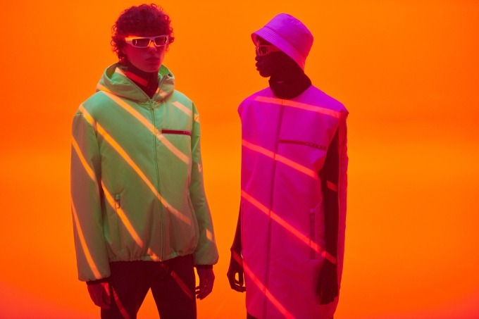 プラダ、クラシックな「プラダ リネア・ロッサ」を再ローンチ