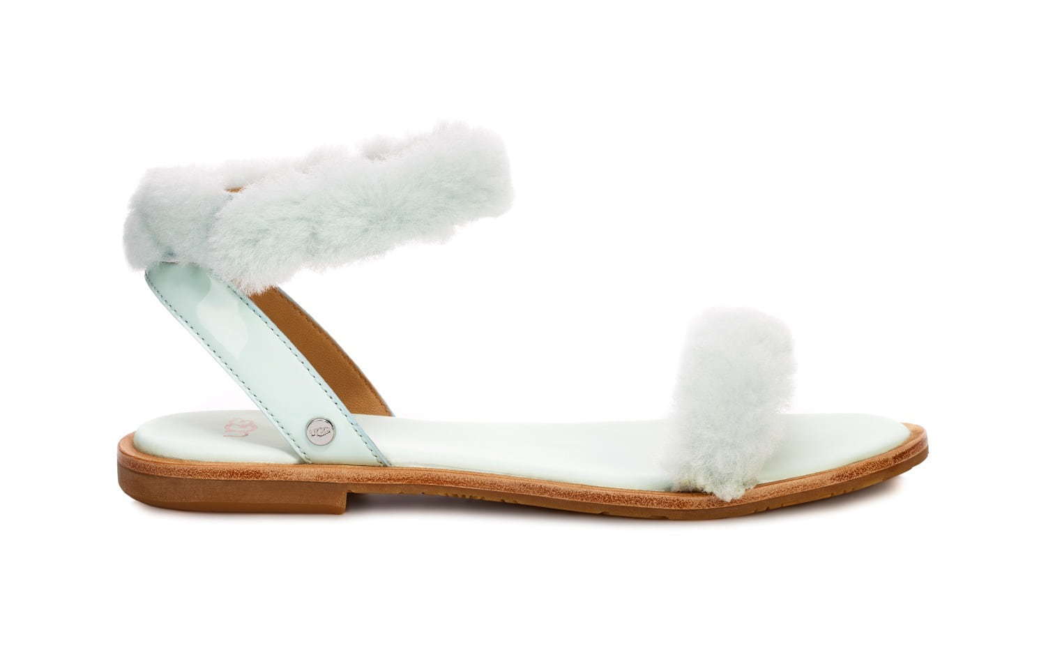 UGG新作「フラッフ サンダル」砂漠リゾートに着想した