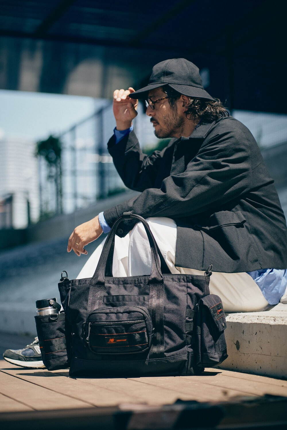 ニューバランス×ブリーフィング、高機能素材のタフなトートや