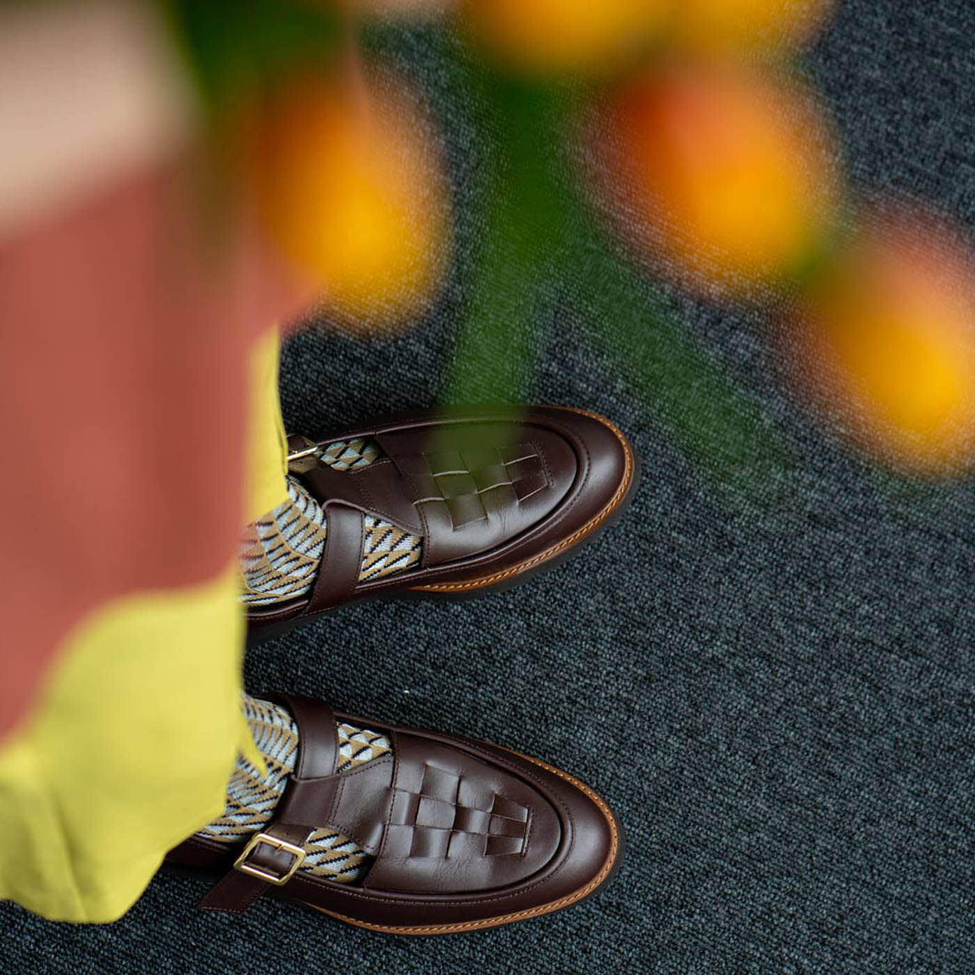 靴デザイナーの理想で仕上げた 職人本革のTストラップローファー