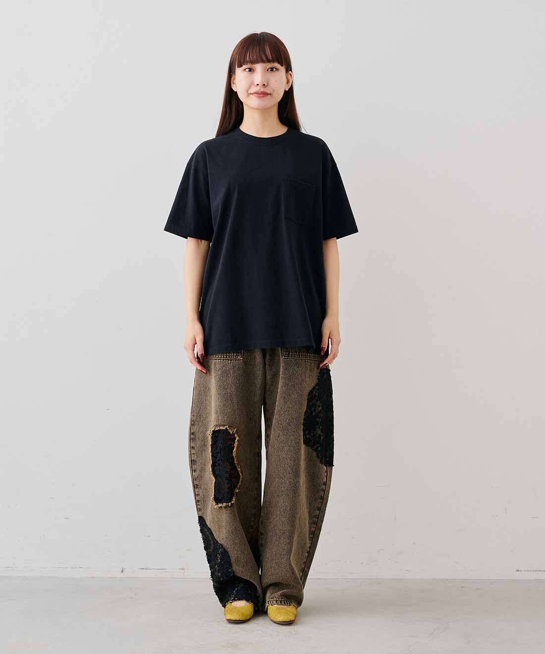 MEDE19F ブラックレースが見える加工デニム〈ブラウングレー