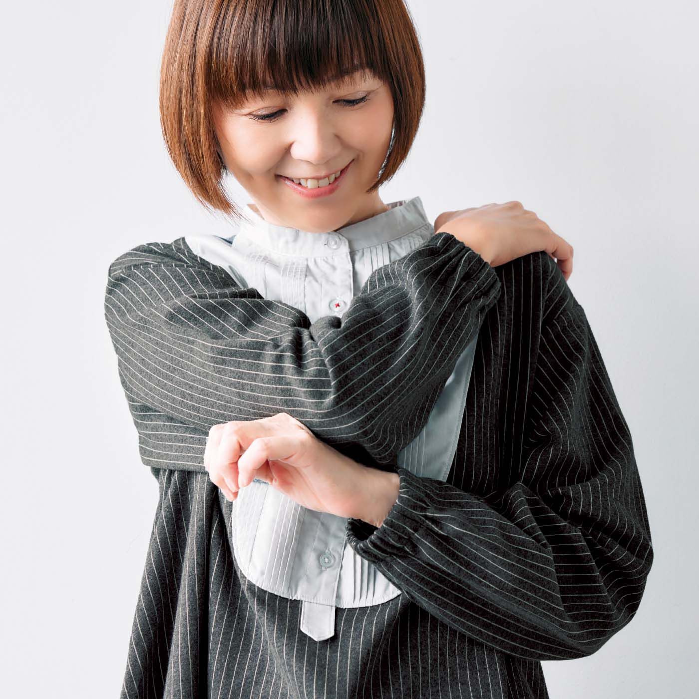 大人の女史会×frauglatt 顔うつり華やかレフ板チュニック〈艶（つや