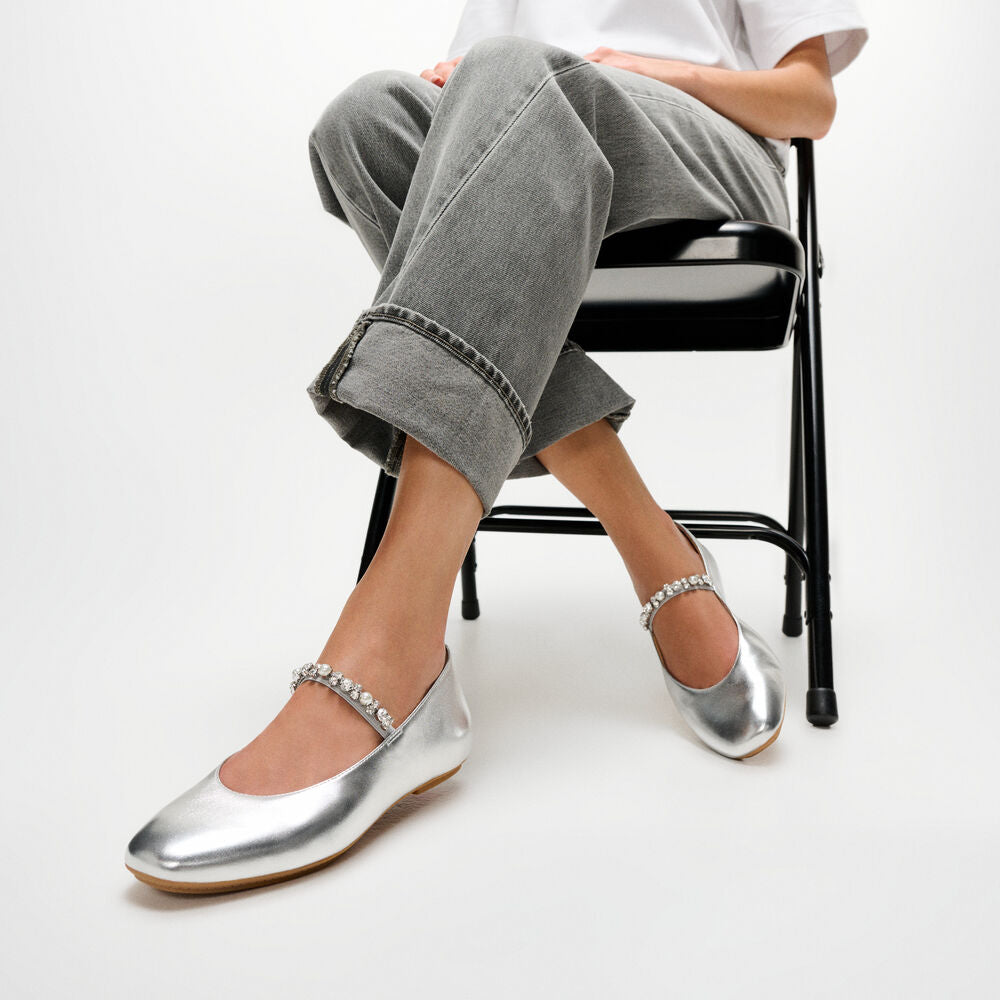 LULU SHIMMERLUX TOE-POST SANDALS｜fitflop(フィットフロップ)公式