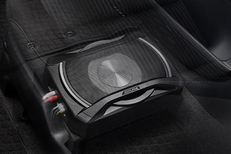 ハイエースでもっといい音楽が聞きたい！ 純正オーディオに幻滅した