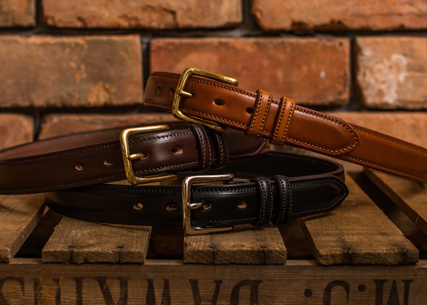 スコットランドの質実剛健なレザーベルトが再入荷しました | FRAME