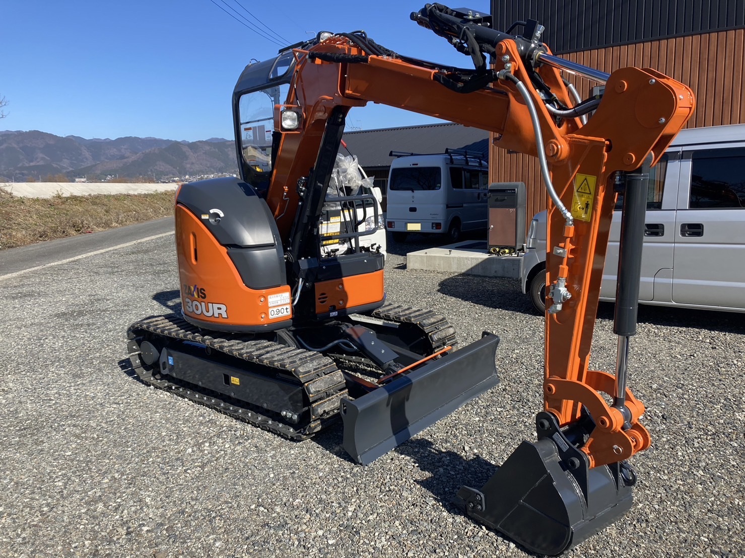 新車納入実績】日立建機 ミニ油圧ショベル「ZX30UR-5B」のご紹介