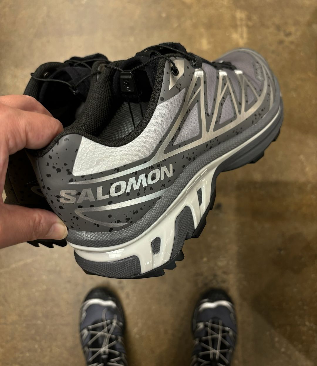 2024年 12/7 発売】atmos × SALOMON XT-6 GORE-TEX GTX “Concrete