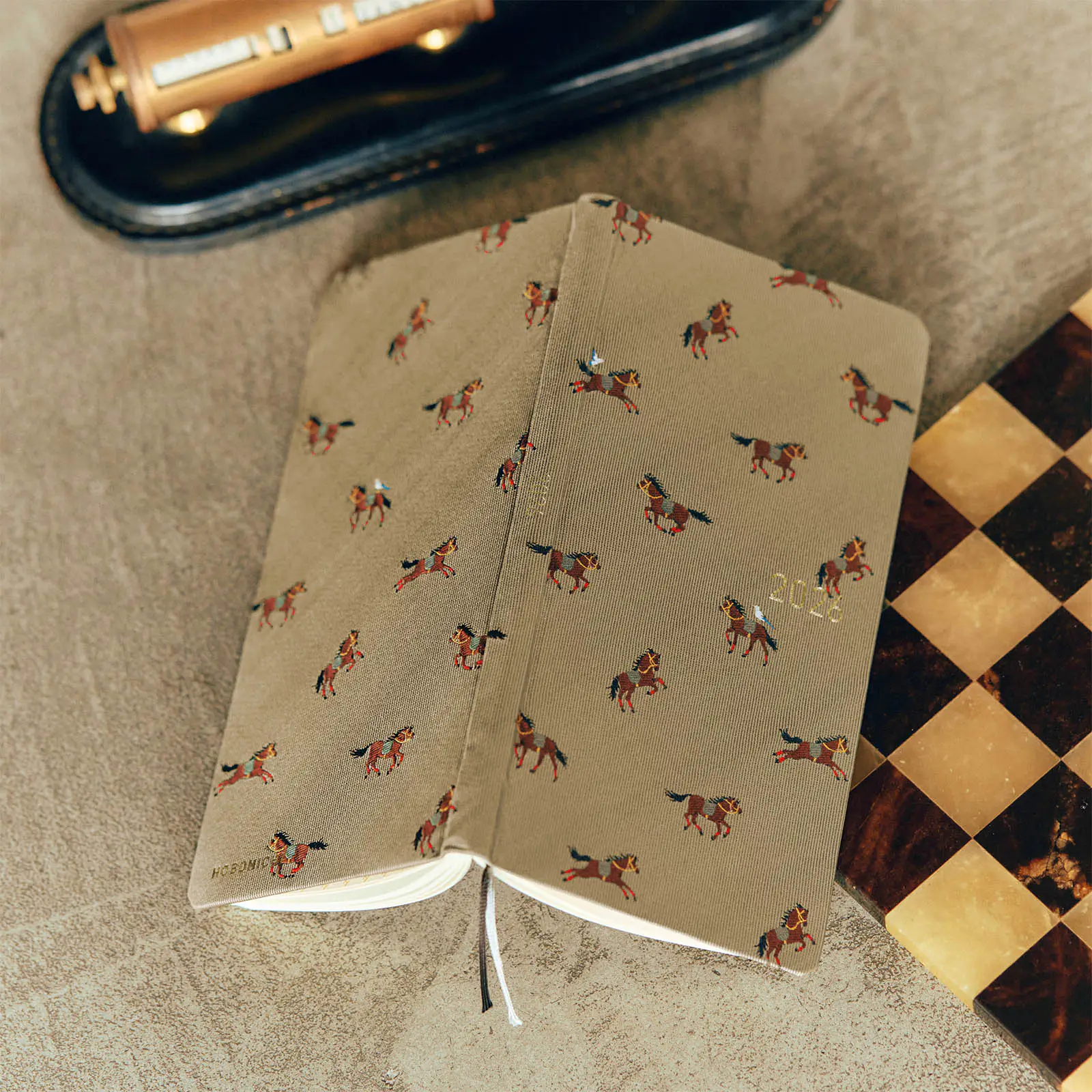 タイ＆チーフ / 駆ける馬 ［weeks MEGA/週間レフト/日本語版・英語版/1