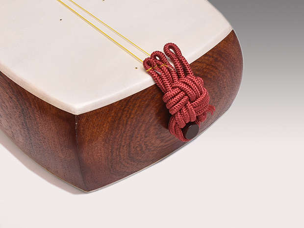 三味線 長唄用 トチ紅木 虎府 一本溝金細 象牙糸巻き付 象牙駒4 | 古