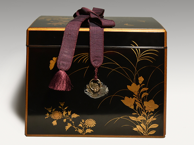 秋草蒔絵鼓箱 豪華彫金、銀金具付 明治から大正頃 | 古美術ささき