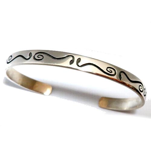 アメリカインディアン・ホピ族のシルバー・バングル ブレスレット