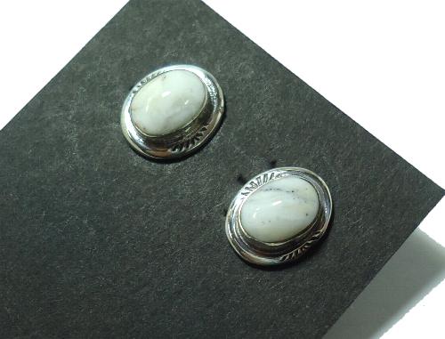 インディアンジュエリー・ホワイトバッファロー ホワイトターコイズ