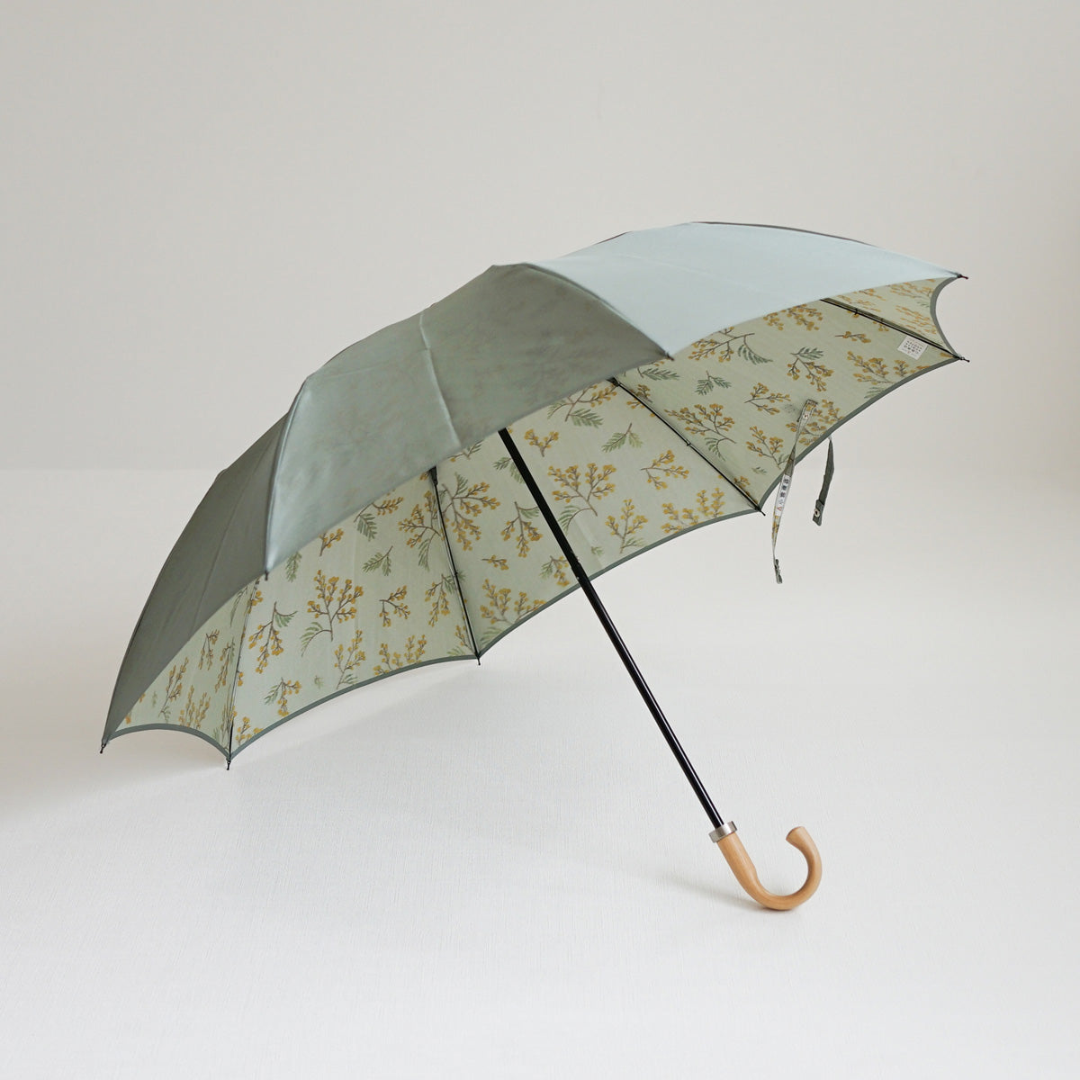 2WAY仕様の巾着傘袋がかわいい、花束のような裏ほぐし織の折りたたみ傘