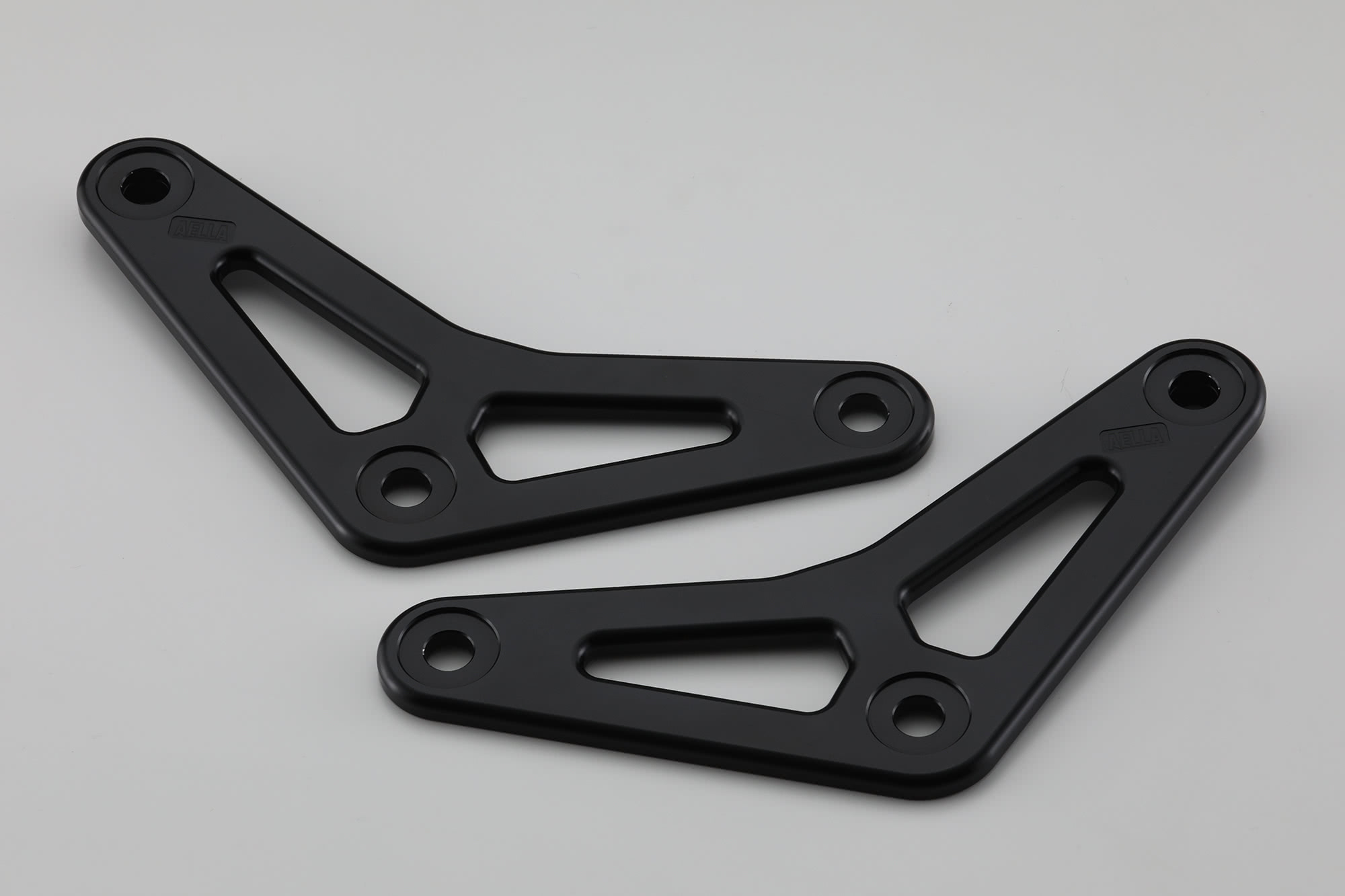 車体中心部に確かな存在感を与えるAELLAのNinja ZX-25R用リンク