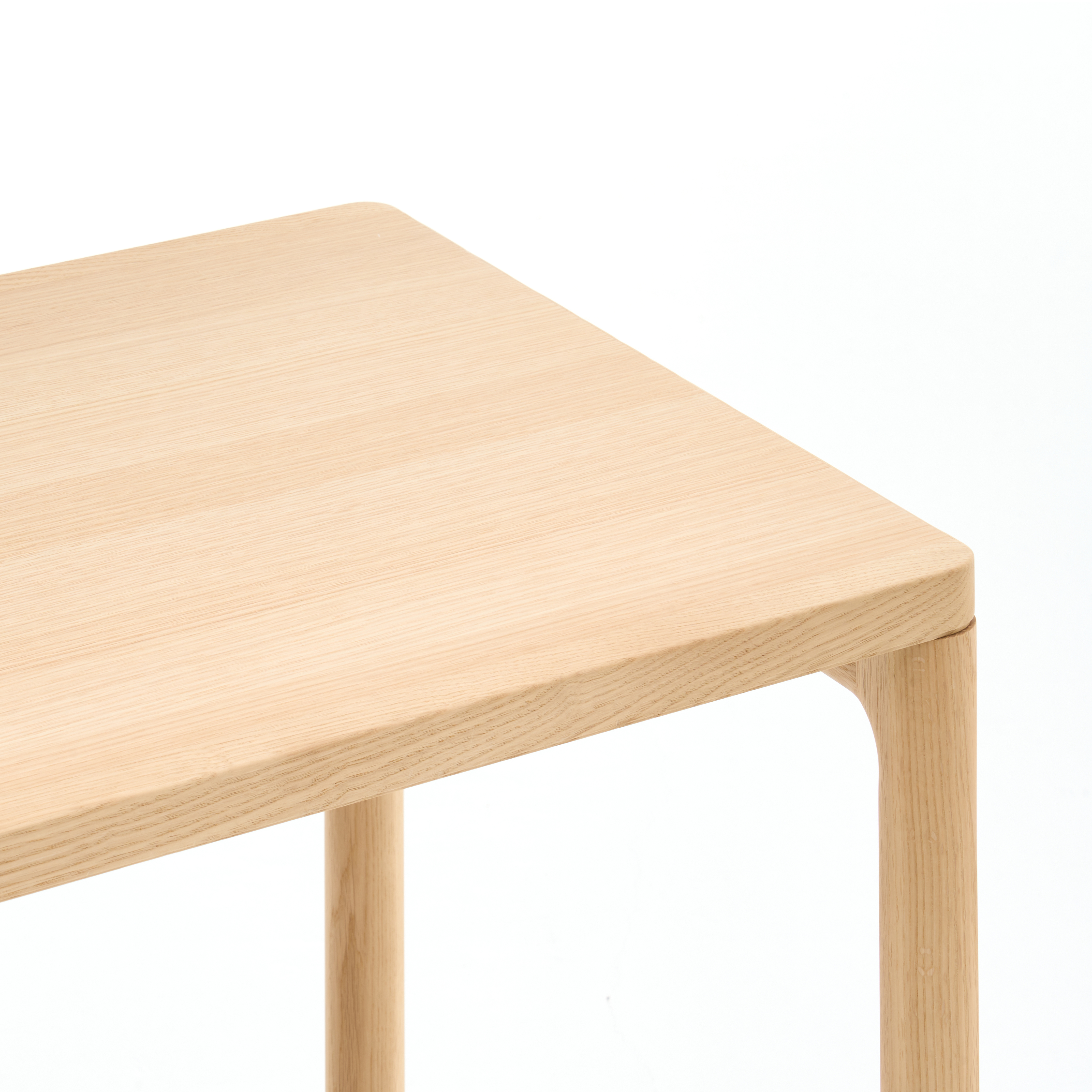 カリモク家具 テレワークに最適なデスクの発売を開始[パーソナルな