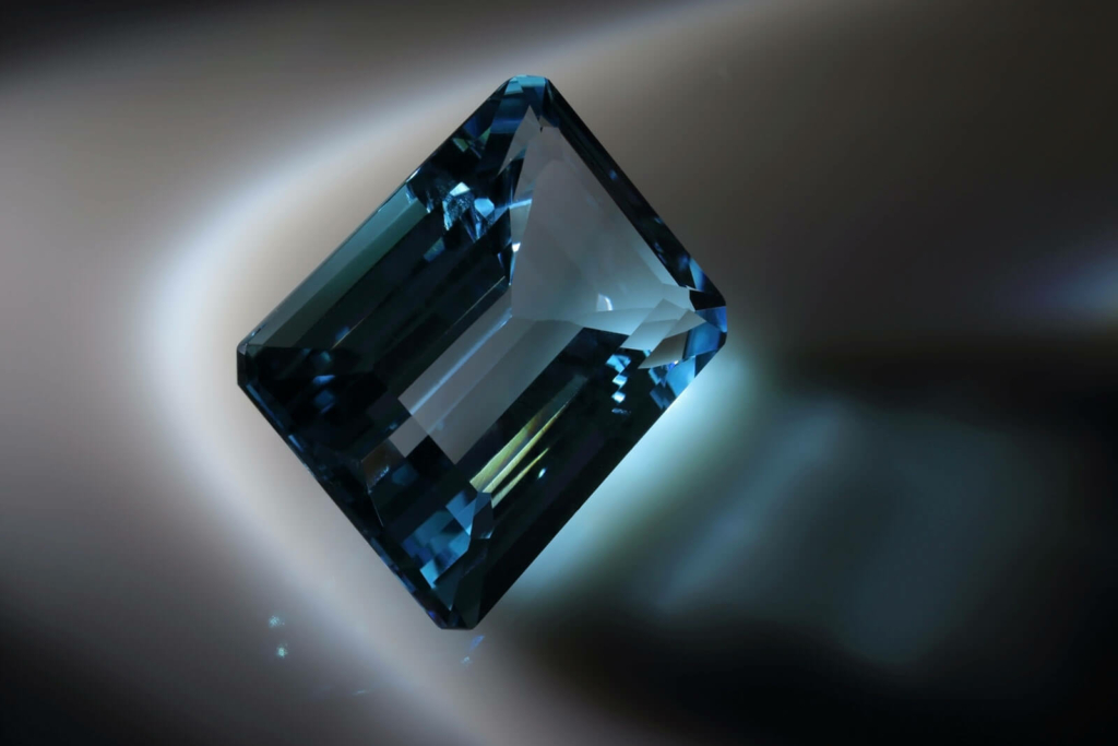 ロンドンブルートパーズ｜特徴・価値・効果を解説