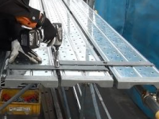 足場板固定金具【プラワンロック】 | 日綜産業株式会社 | 【建材ナビ