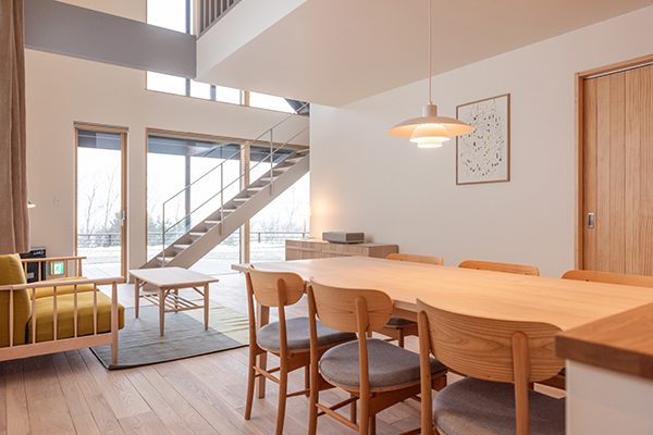 北の住まい設計社 北海道産の無垢材を使用した職人の手による家具づくり