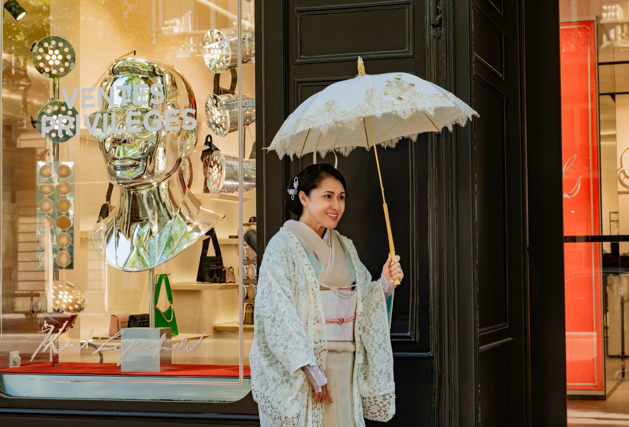 アレクサンドラ・ソジュフェール』の日傘で ～サンジェルマン・デ