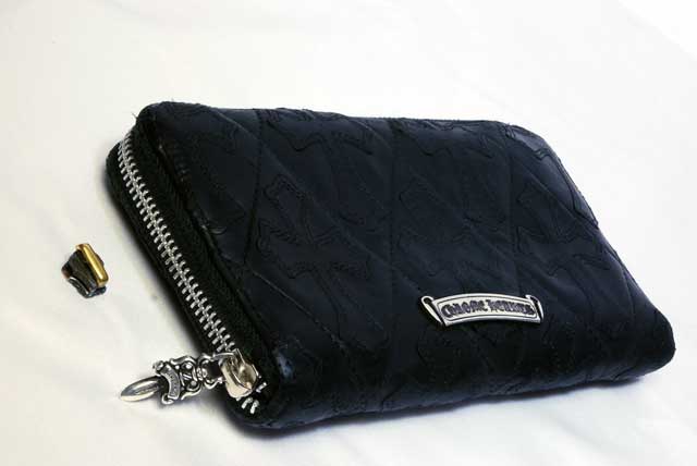 クロムハーツ セメタリークロス キルテッドウォレットのファスナー金具