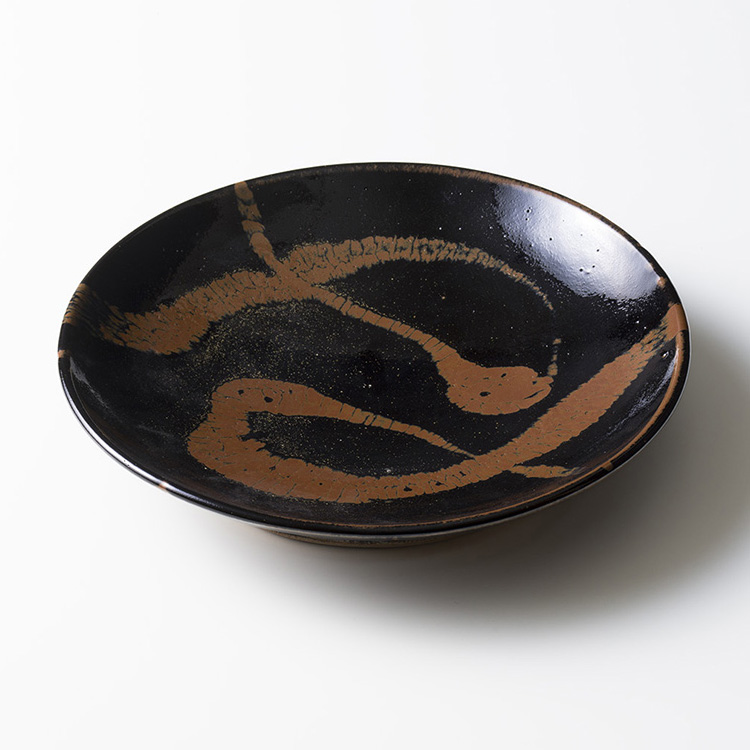 濱田庄司 黒釉錆流描皿 | しぶや黒田陶苑