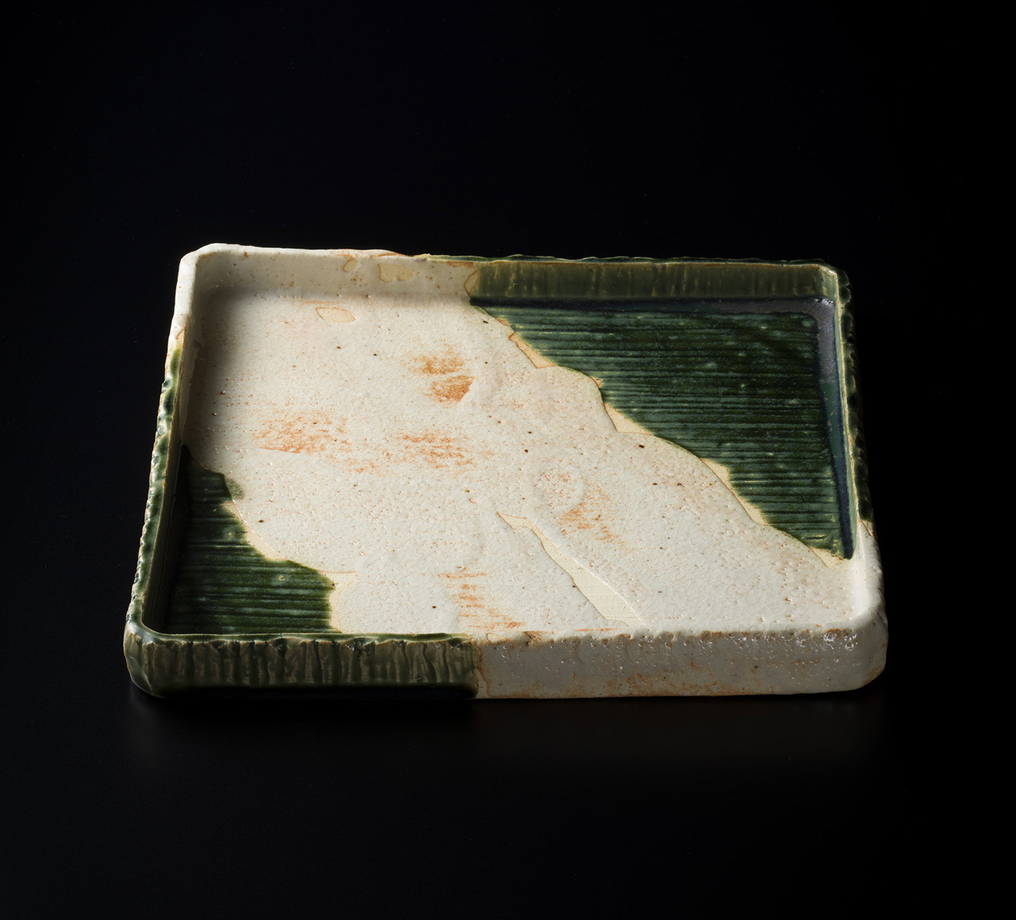 岡部嶺男 織部角皿 | しぶや黒田陶苑