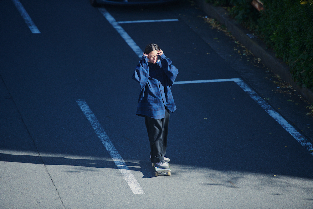 ミンナノとディガウェルの新作登場。ブルーチェックの、“シャツ”な