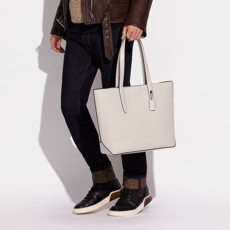 コーチの人気シリーズ “ゴッサム” に春の訪れを告げる新色が加わりまし