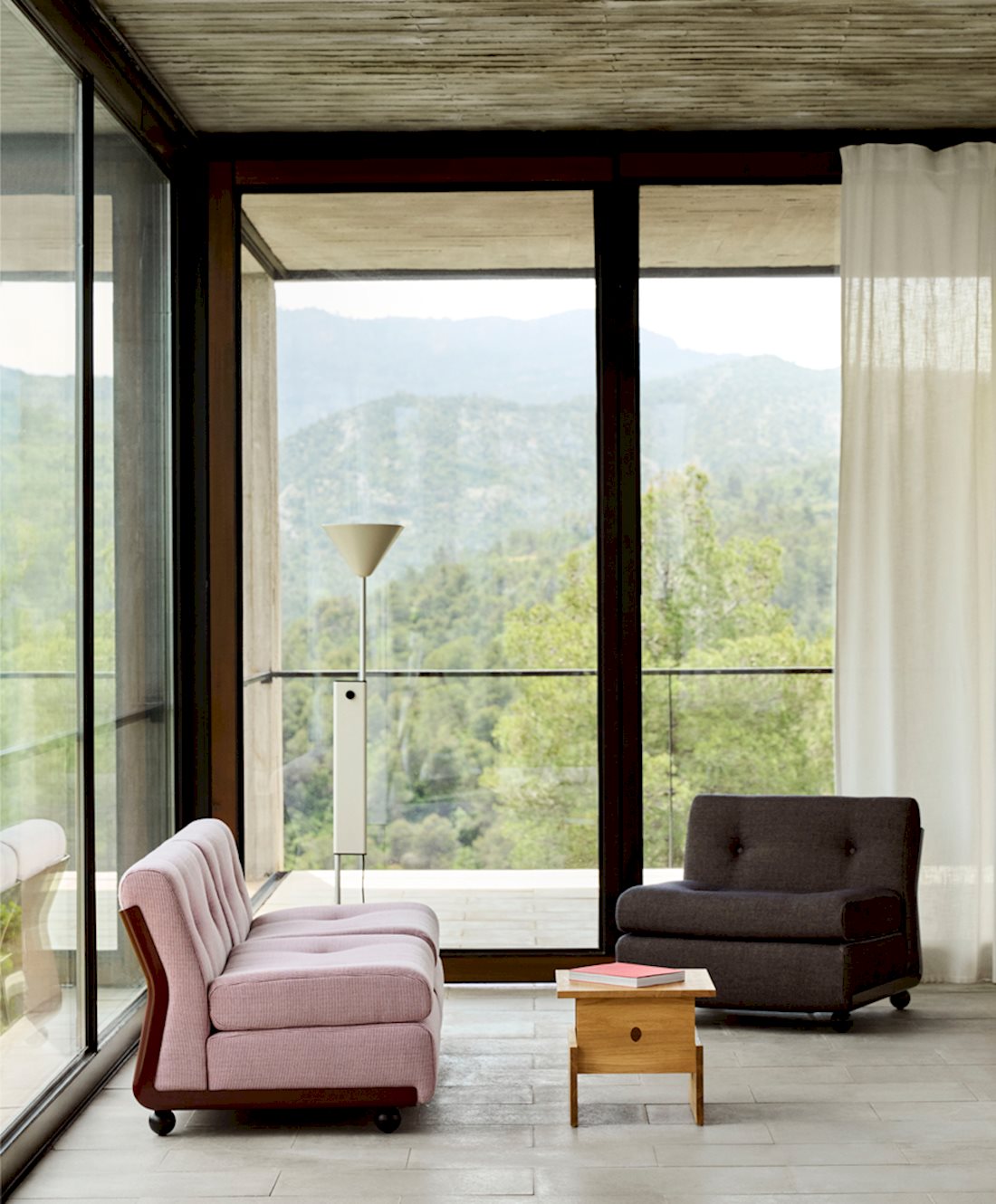 Amanta Sofa by Mario Bellini