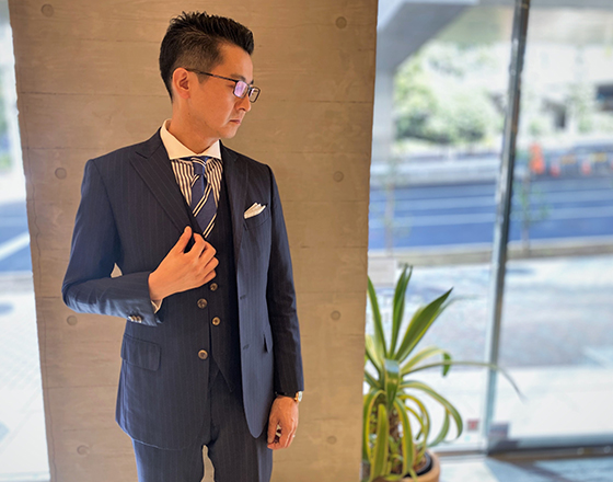 イタリア生地で仕立てるスリーピーススーツ | オーダースーツは完全