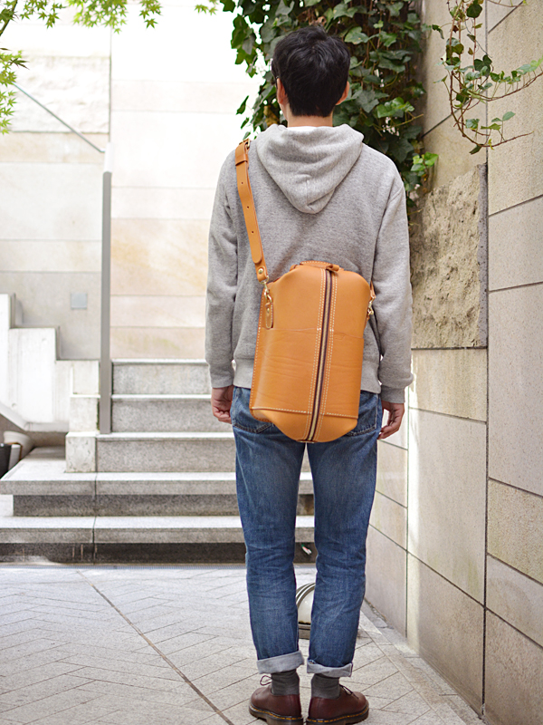 美品 HERZ カブトムシ 2way ショルダーバッグ M 革鞄 40th 革を布の