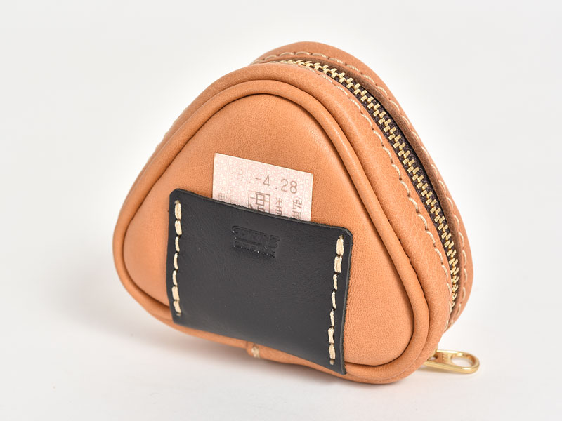 おにぎりの形をした使いやすくて可愛いポーチ / 革鞄のHERZ(ヘルツ