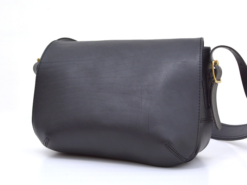 ありそうでない本革総かぶせのメッセンジャーバッグ / 革鞄のHERZ