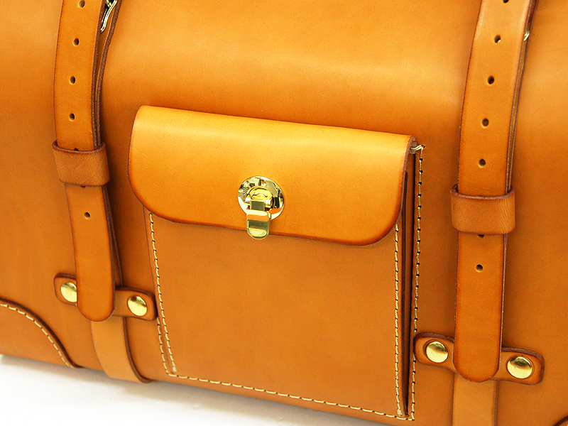 ノスタルジックな旅に誘う大容量の総革グランドストンバッグ / 革鞄の