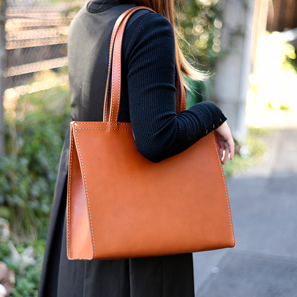 ビジネスにもおすすめのレディーストートバッグ / 革鞄のHERZ(ヘルツ