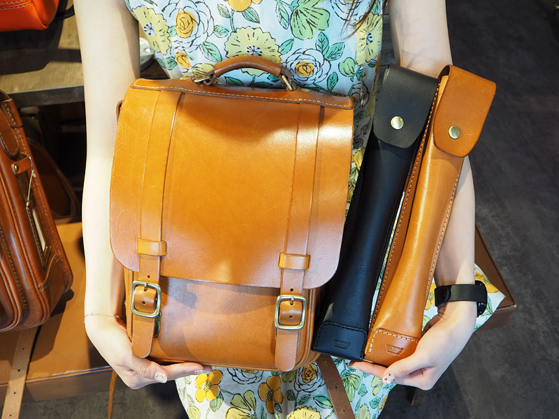 HERZ大阪店より「情熱のレッド」&「ランドセル」をご紹介｜革鞄・革