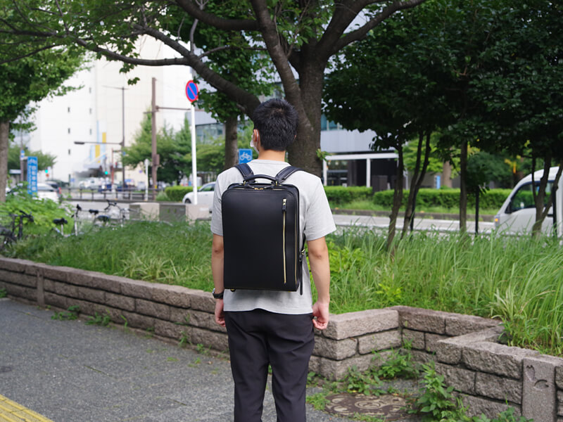 ビジネスリュックとカジュアルリュックのお話｜革鞄・革小物のHERZ公式通販