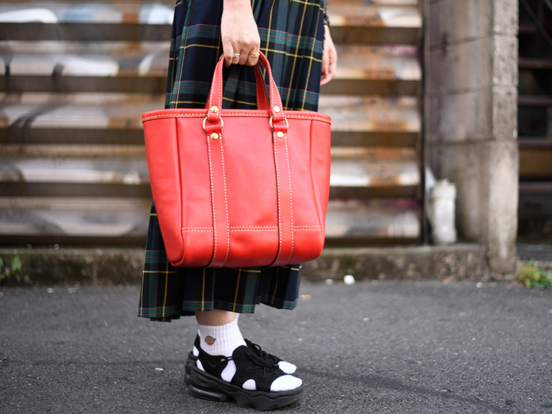 オンラインショップスタッフ斎藤、バケツ型トート(T-70)Sサイズを愛用