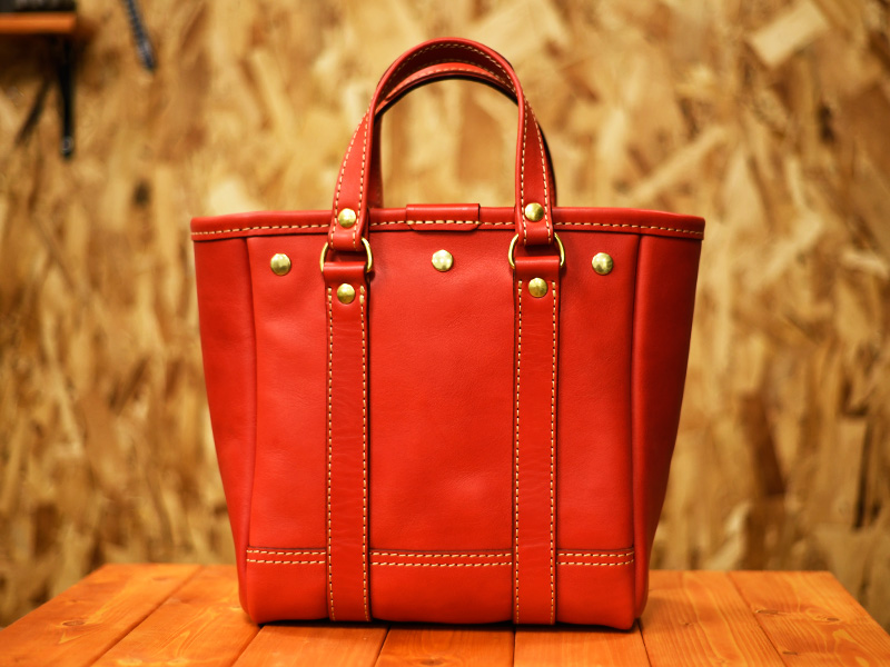 オンラインショップスタッフ斎藤、バケツ型トート(T-70)Sサイズを愛用