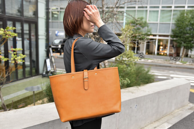 クラウドファンディング】HERZ×松重豊さん ～理想の2in1レザートートが