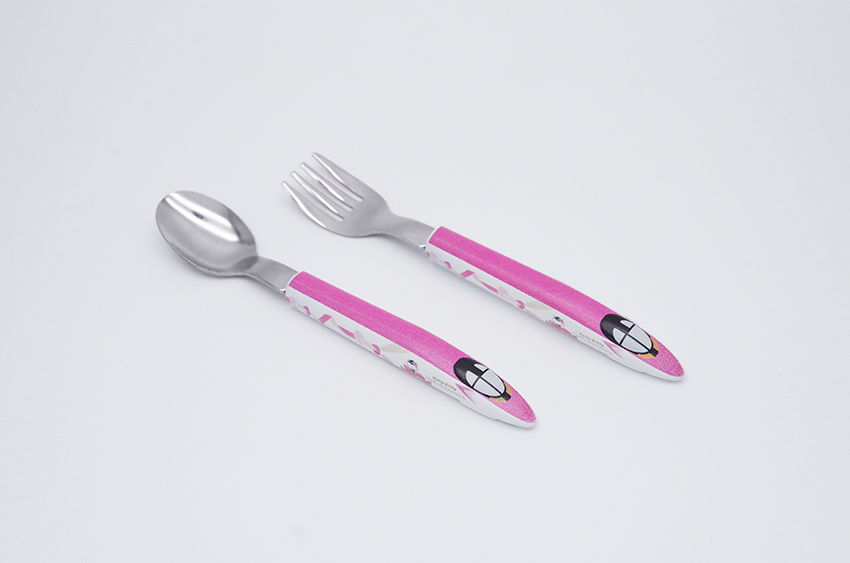ハローキティ新幹線 スプーン＆フォークセット | 株式会社ヘソ