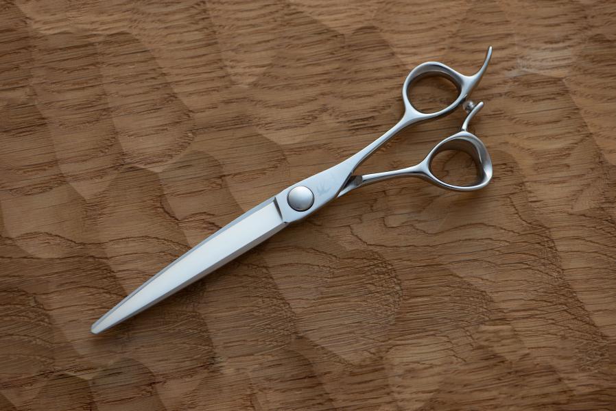 飛燕B2バーバーシリーズ。速く、軽く切れる 新しいメンズカットシザー