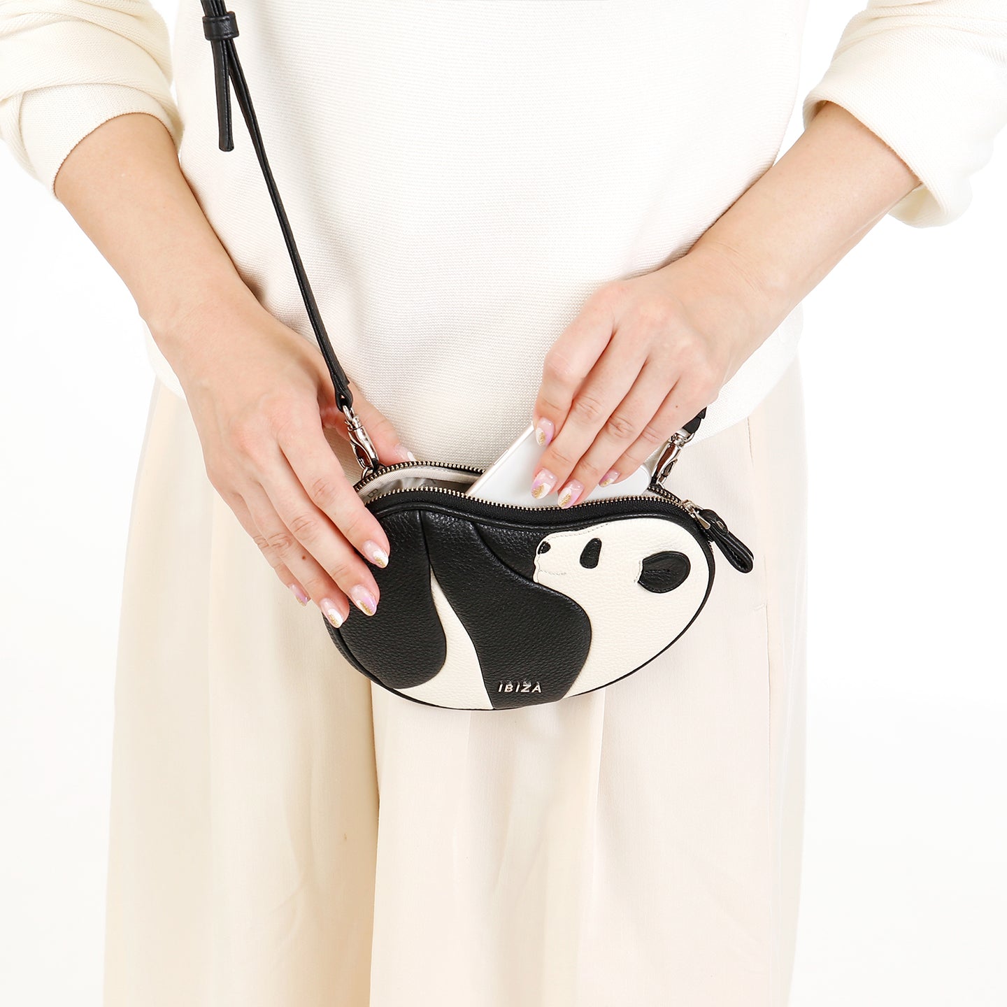 アニマーダ 牛革 ポシェット(パンダ) – イビサ オンラインショップ