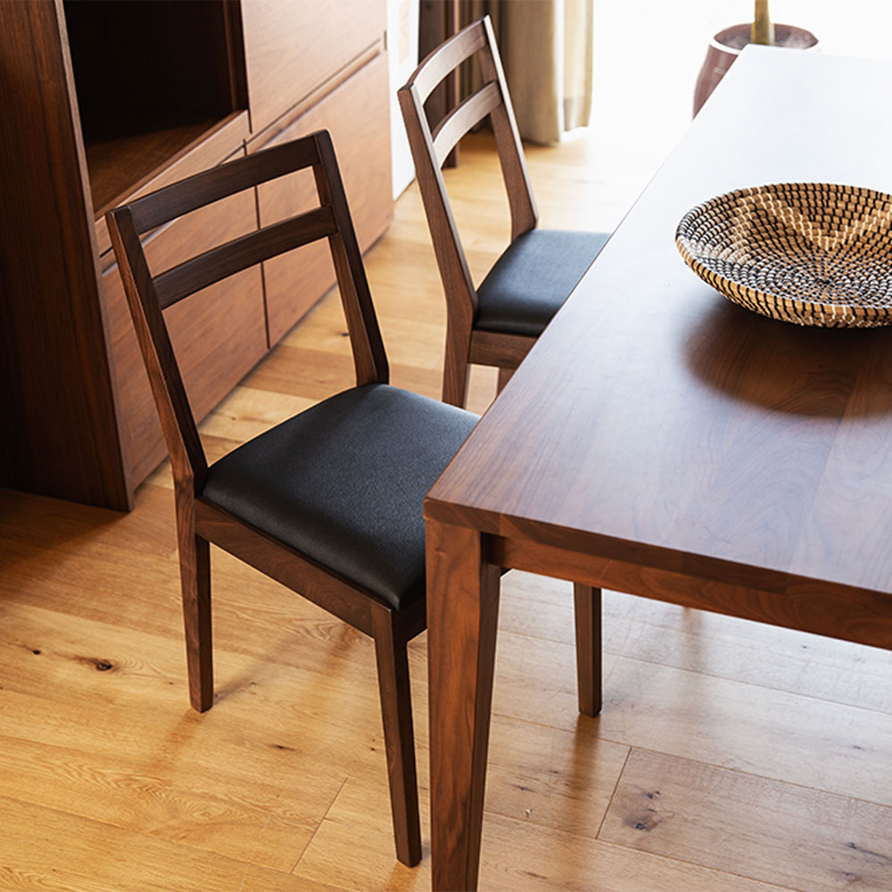 ダイニングチェア「プレーンV」ウォールナット材 PVC 12 ブラック色