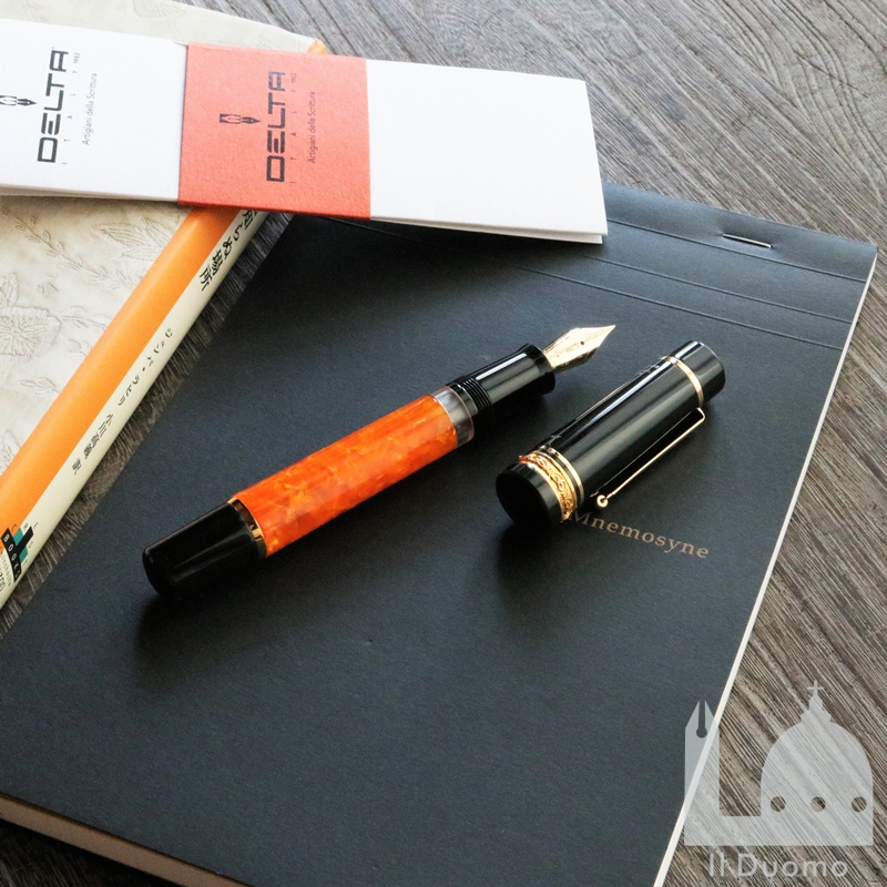 デルタ DV オリジナルミディアムサイズ 万年筆 (14Kニブ/ゴールド