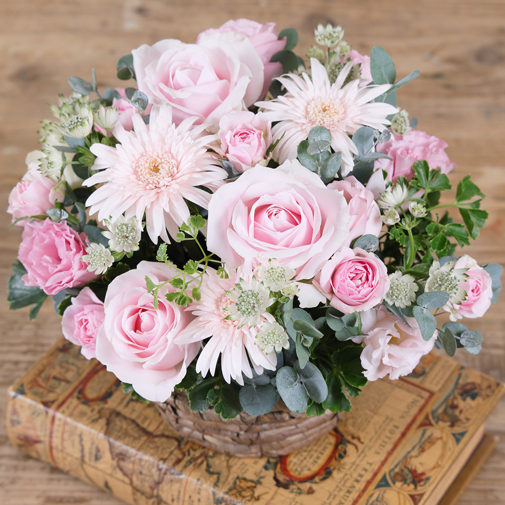 フラワーアレンジメント（ピンク系カラー）: リビング・ホビー