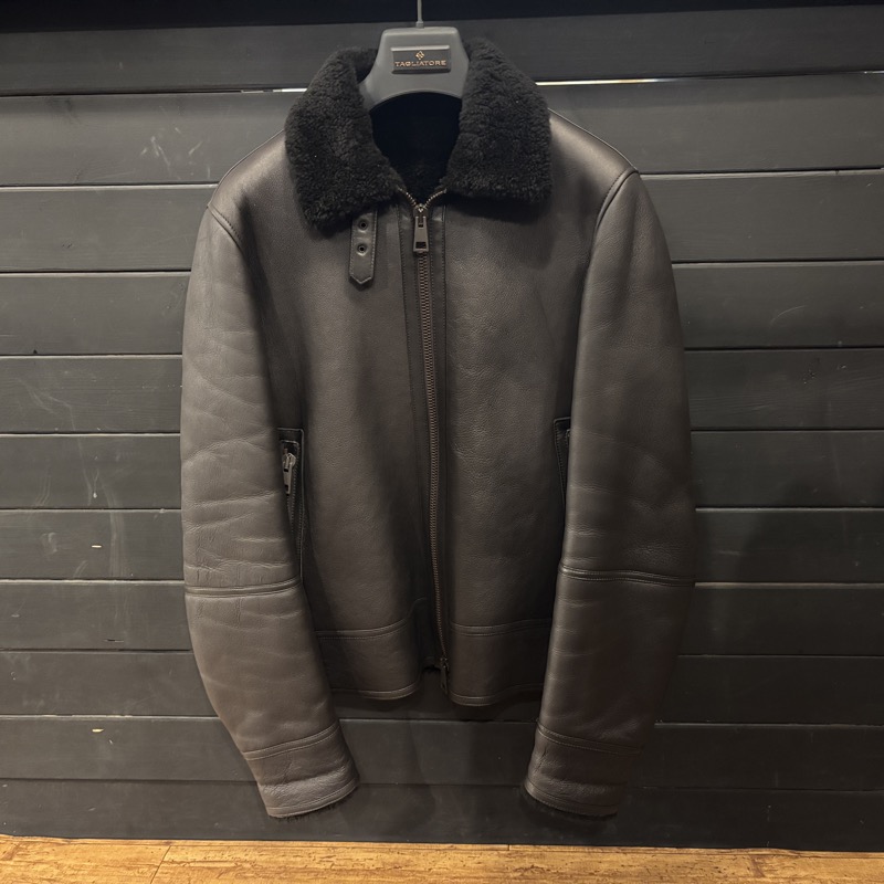 TAGLIATORE(タリアトーレ)のCOWAN ムートンフライトジャケットを買取り