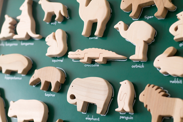 木のZOO マグネットボード（グリーン） 動物積み木28種類付き|